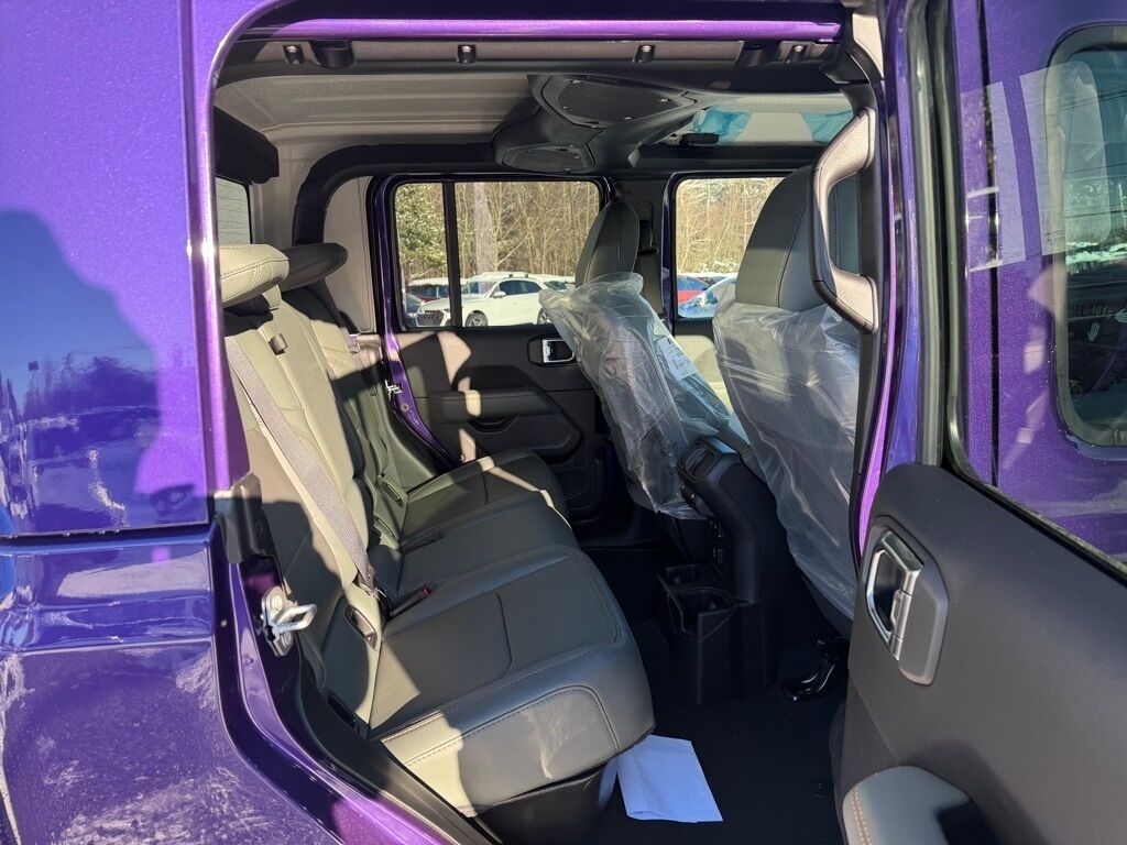 2026 Jeep Gladiator Mojave Orange MA