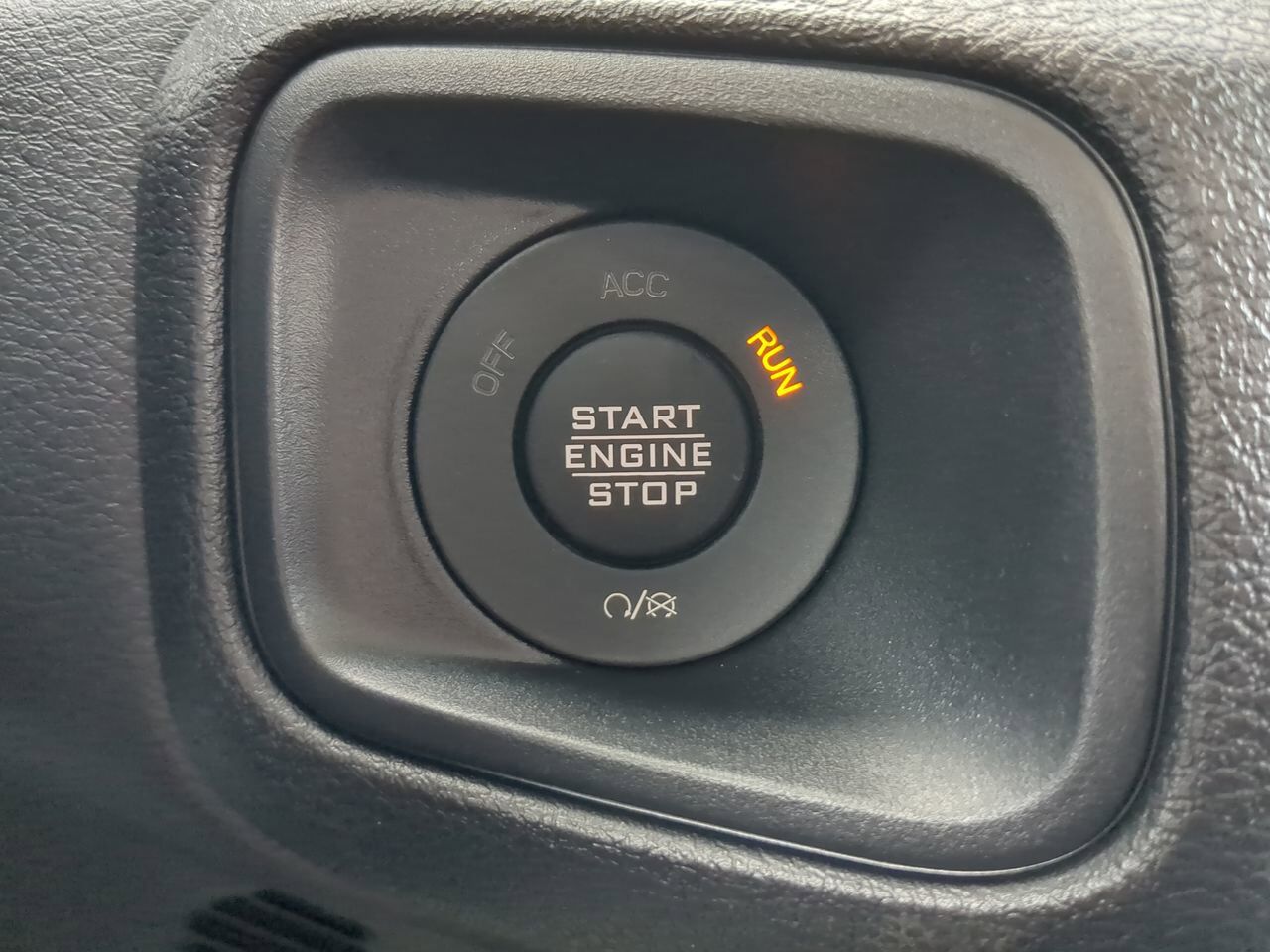 2026 Jeep Gladiator Sport Appleton WI