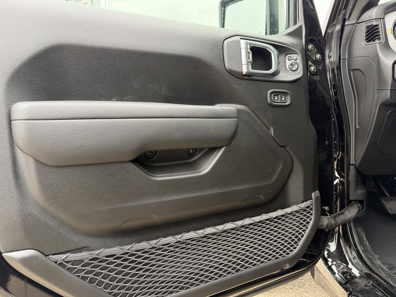 2026 Jeep Gladiator Sport S 4x4 | V6 | 3 Piece Freedom Hardtop | Rearview Camera | Towing Capability Redwater AB