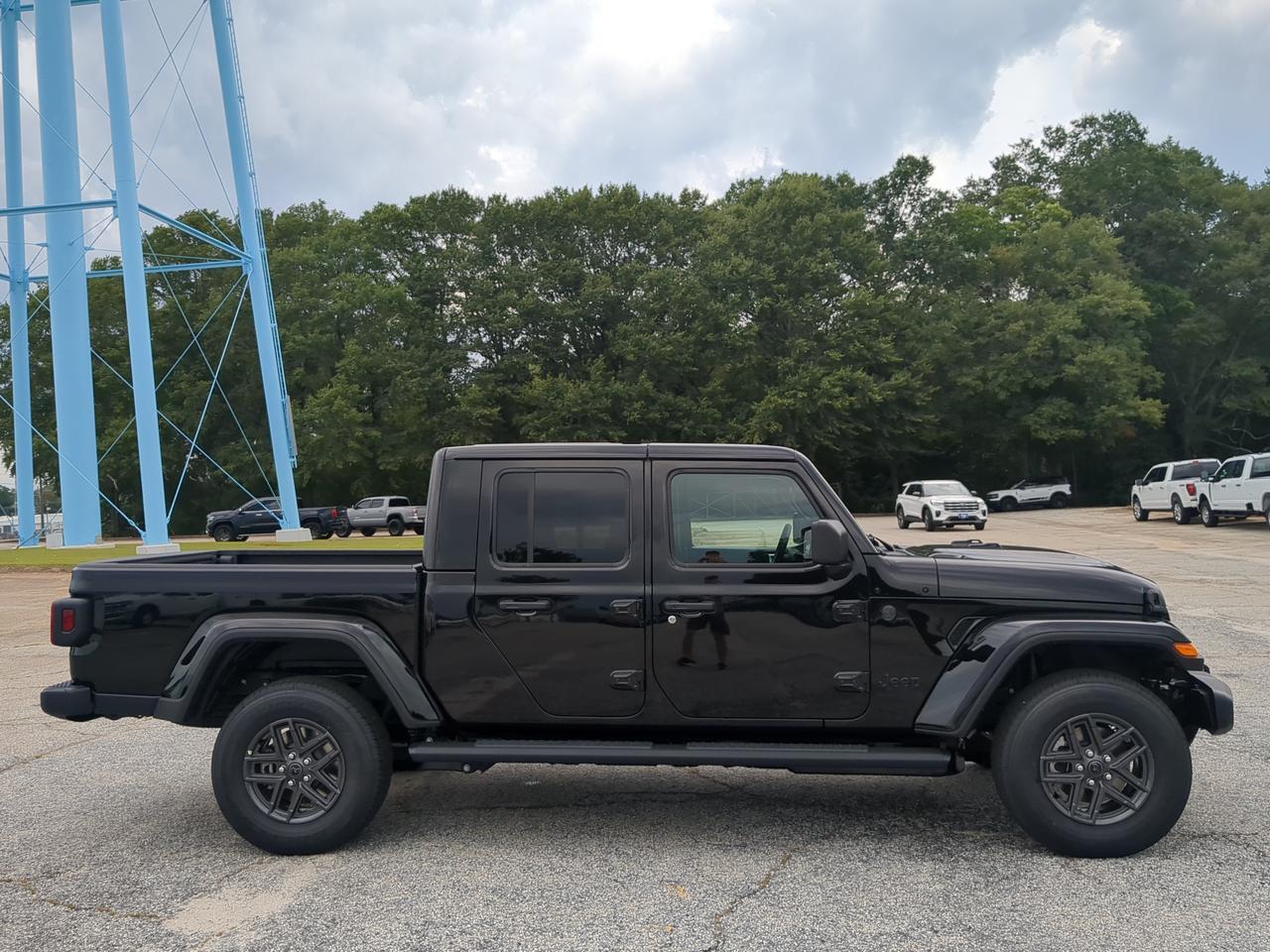 2026 Jeep Gladiator Sport S Appleton WI
