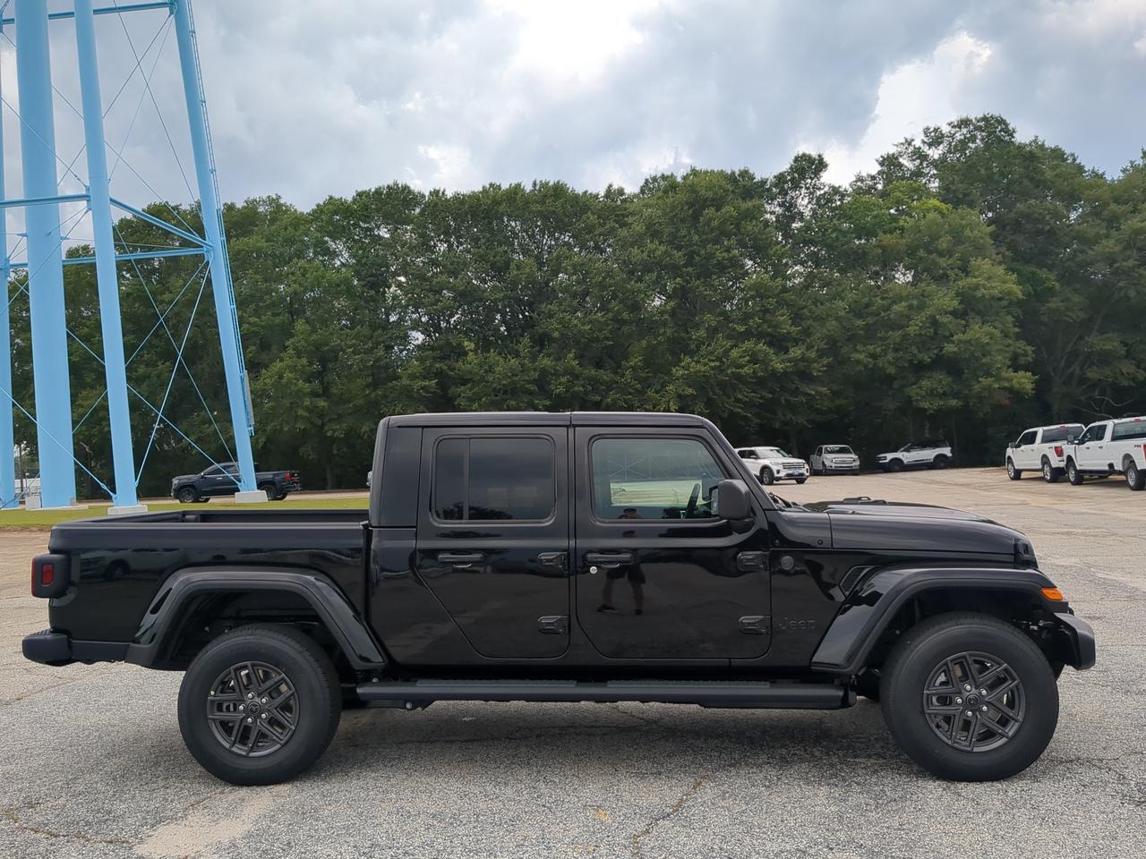 2026 Jeep Gladiator Sport S Appleton WI