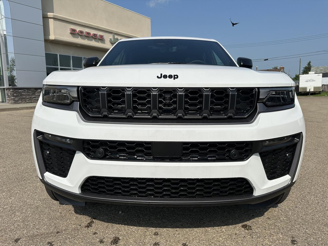 2026 Jeep Grand Cherokee 85th Anniversary| 4x4 | 2L Turbo Engine | 8-Speed Automatic | Dual-Pane Panoramic Sunroof Redwater AB