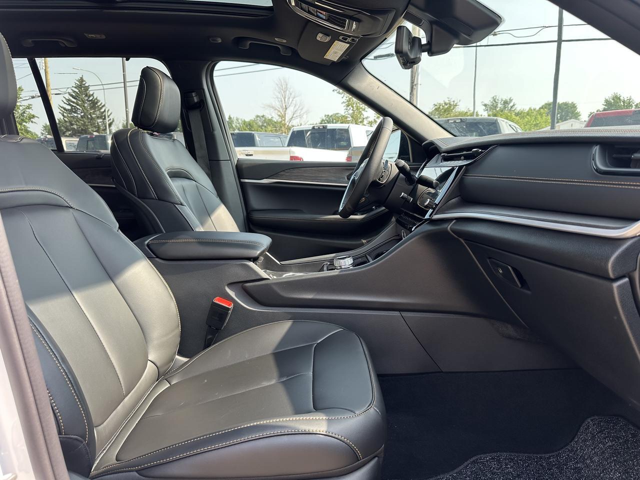 2026 Jeep Grand Cherokee 85th Anniversary| 4x4 | 2L Turbo Engine | 8-Speed Automatic | Dual-Pane Panoramic Sunroof Redwater AB