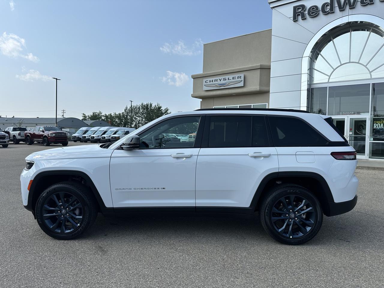 2026 Jeep Grand Cherokee 85th Anniversary| 4x4 | 2L Turbo Engine | 8-Speed Automatic | Dual-Pane Panoramic Sunroof Redwater AB