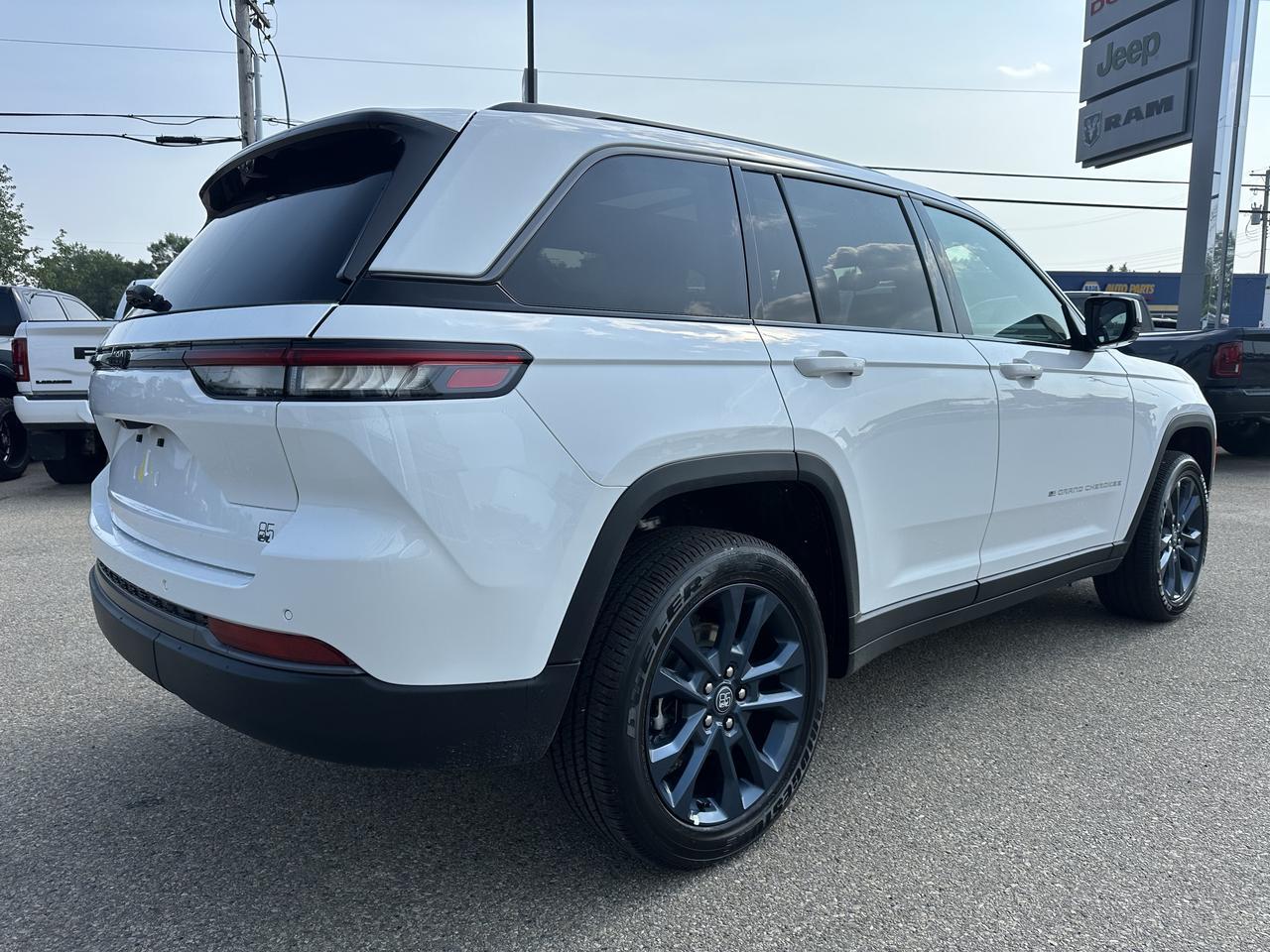 2026 Jeep Grand Cherokee 85th Anniversary| 4x4 | 2L Turbo Engine | 8-Speed Automatic | Dual-Pane Panoramic Sunroof Redwater AB
