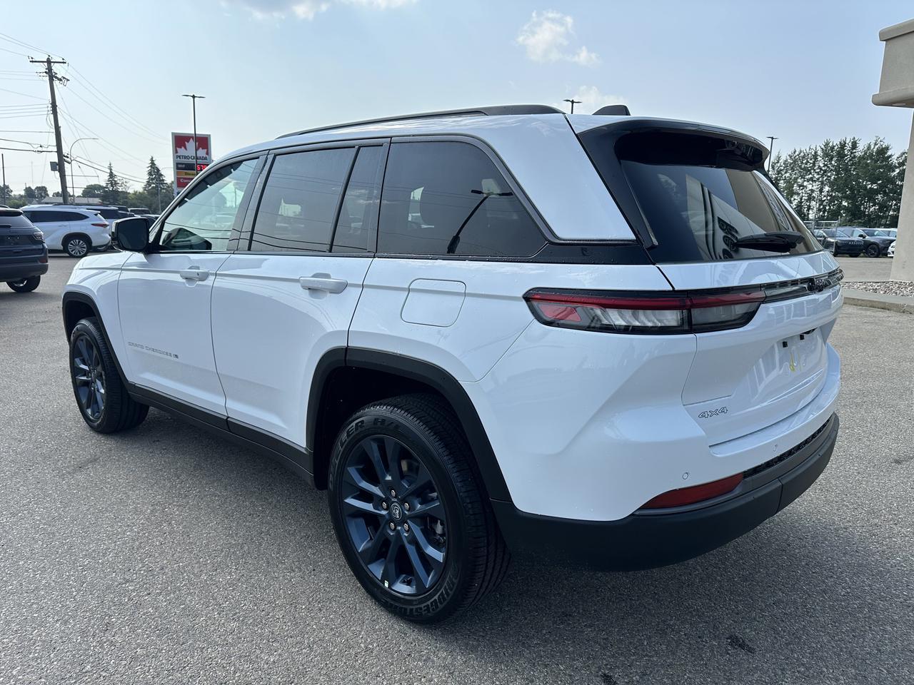 2026 Jeep Grand Cherokee 85th Anniversary| 4x4 | 2L Turbo Engine | 8-Speed Automatic | Dual-Pane Panoramic Sunroof Redwater AB
