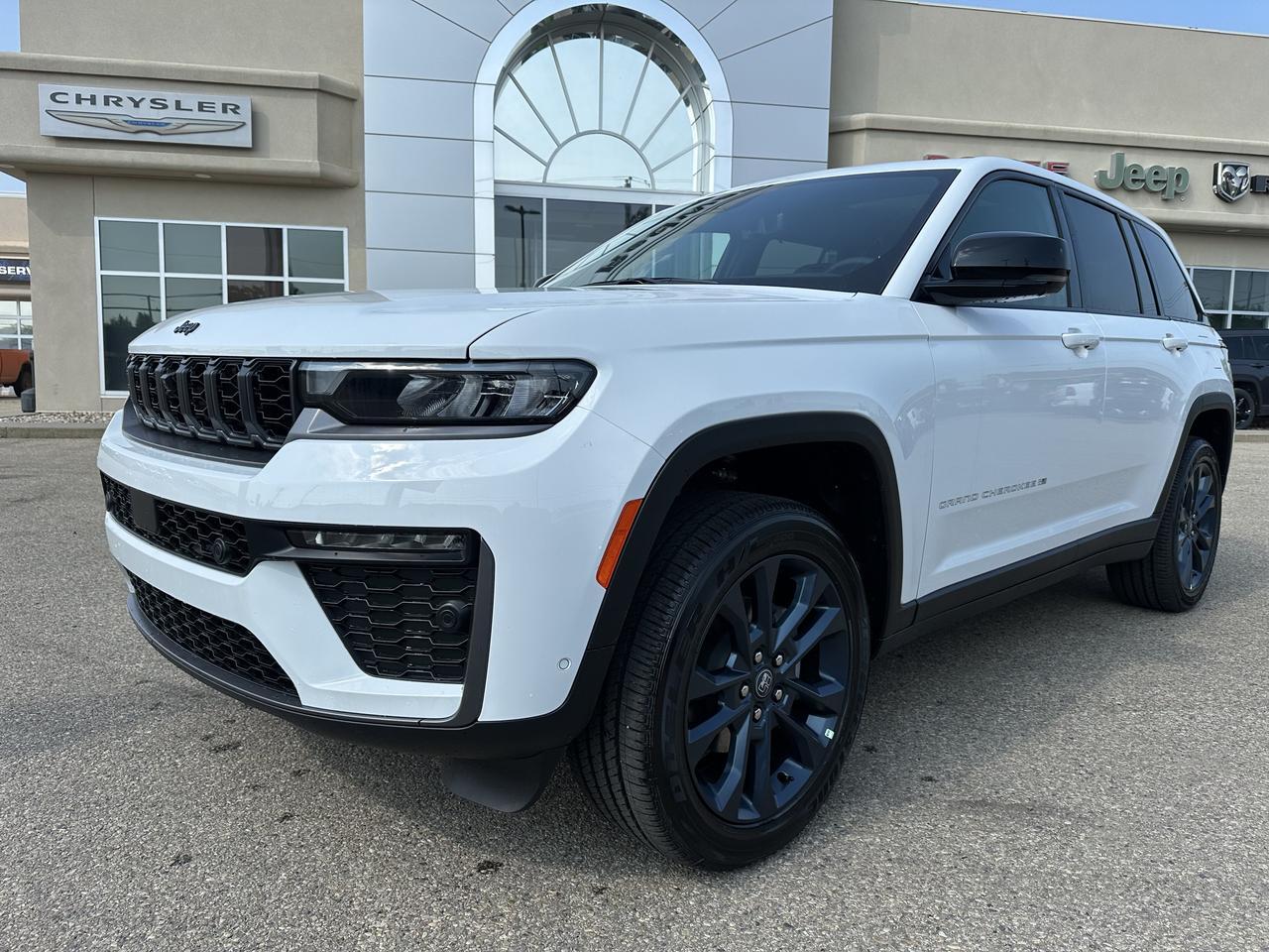 2026 Jeep Grand Cherokee 85th Anniversary| 4x4 | 2L Turbo Engine | 8-Speed Automatic | Dual-Pane Panoramic Sunroof Redwater AB