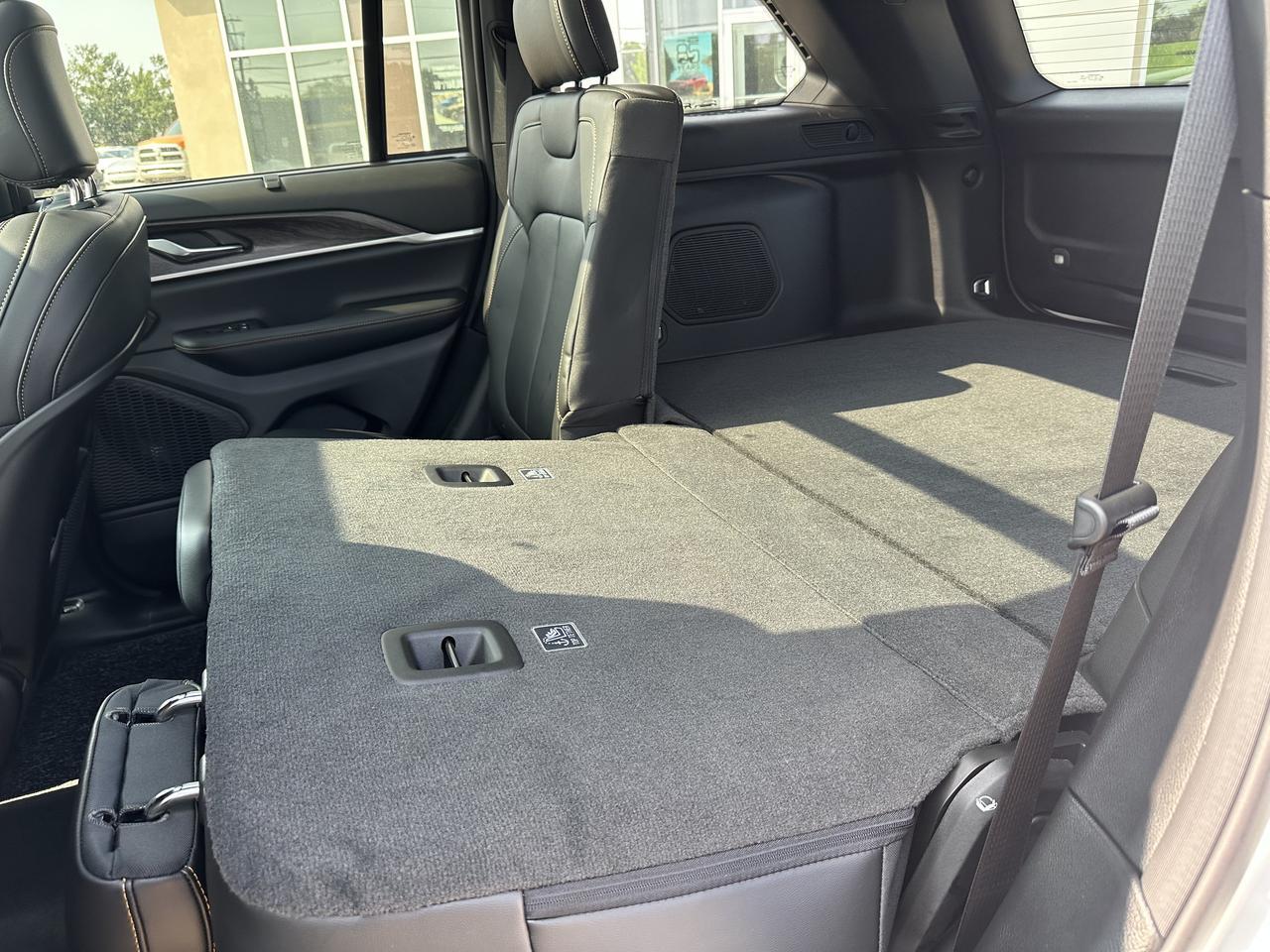 2026 Jeep Grand Cherokee 85th Anniversary| 4x4 | 2L Turbo Engine | 8-Speed Automatic | Dual-Pane Panoramic Sunroof Redwater AB