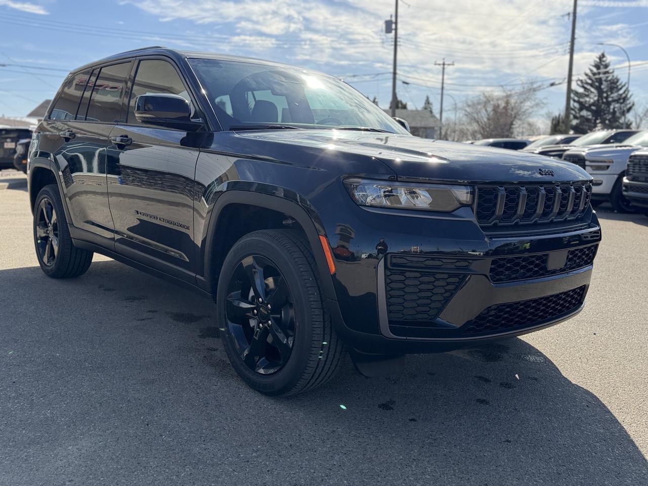 2026 Jeep Grand Cherokee Altitude 4WD | 2L Turbo | NAV | Heated Seats | ParkSense | 20IN Wheels Redwater AB
