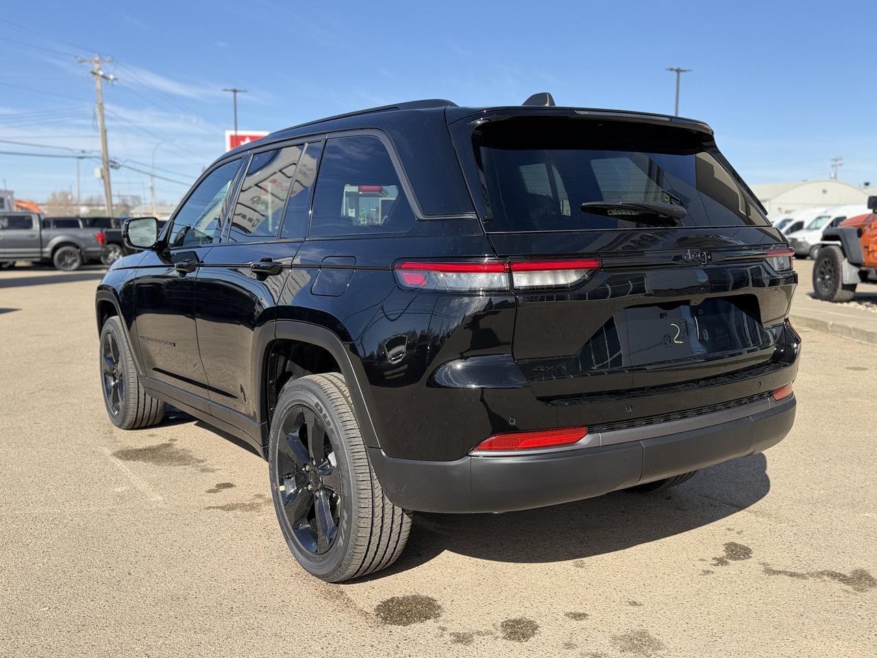2026 Jeep Grand Cherokee Altitude 4WD | 2L Turbo | NAV | Heated Seats | ParkSense | 20IN Wheels Redwater AB