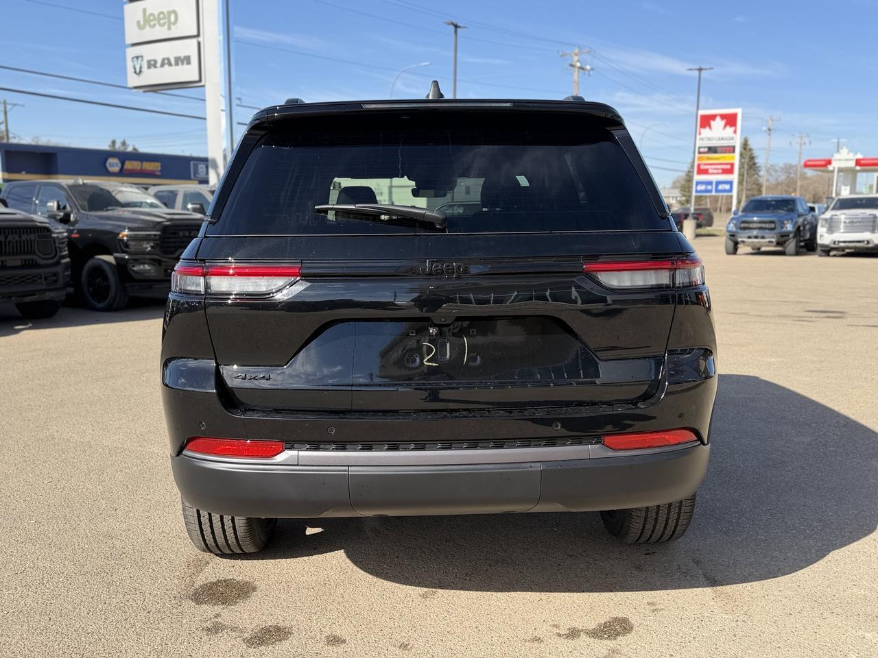 2026 Jeep Grand Cherokee Altitude 4WD | 2L Turbo | NAV | Heated Seats | ParkSense | 20IN Wheels Redwater AB