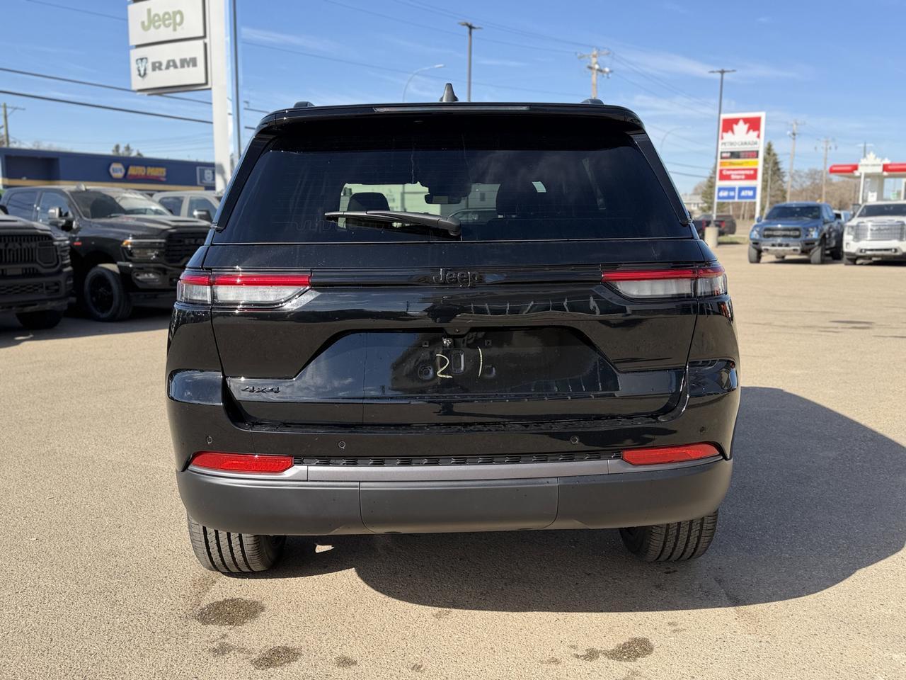 2026 Jeep Grand Cherokee Altitude 4WD | 2L Turbo | NAV | Heated Seats | ParkSense | 20IN Wheels Redwater AB