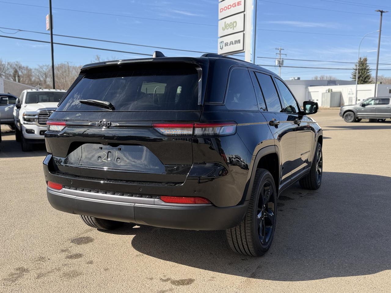 2026 Jeep Grand Cherokee Altitude 4WD | 2L Turbo | NAV | Heated Seats | ParkSense | 20IN Wheels Redwater AB