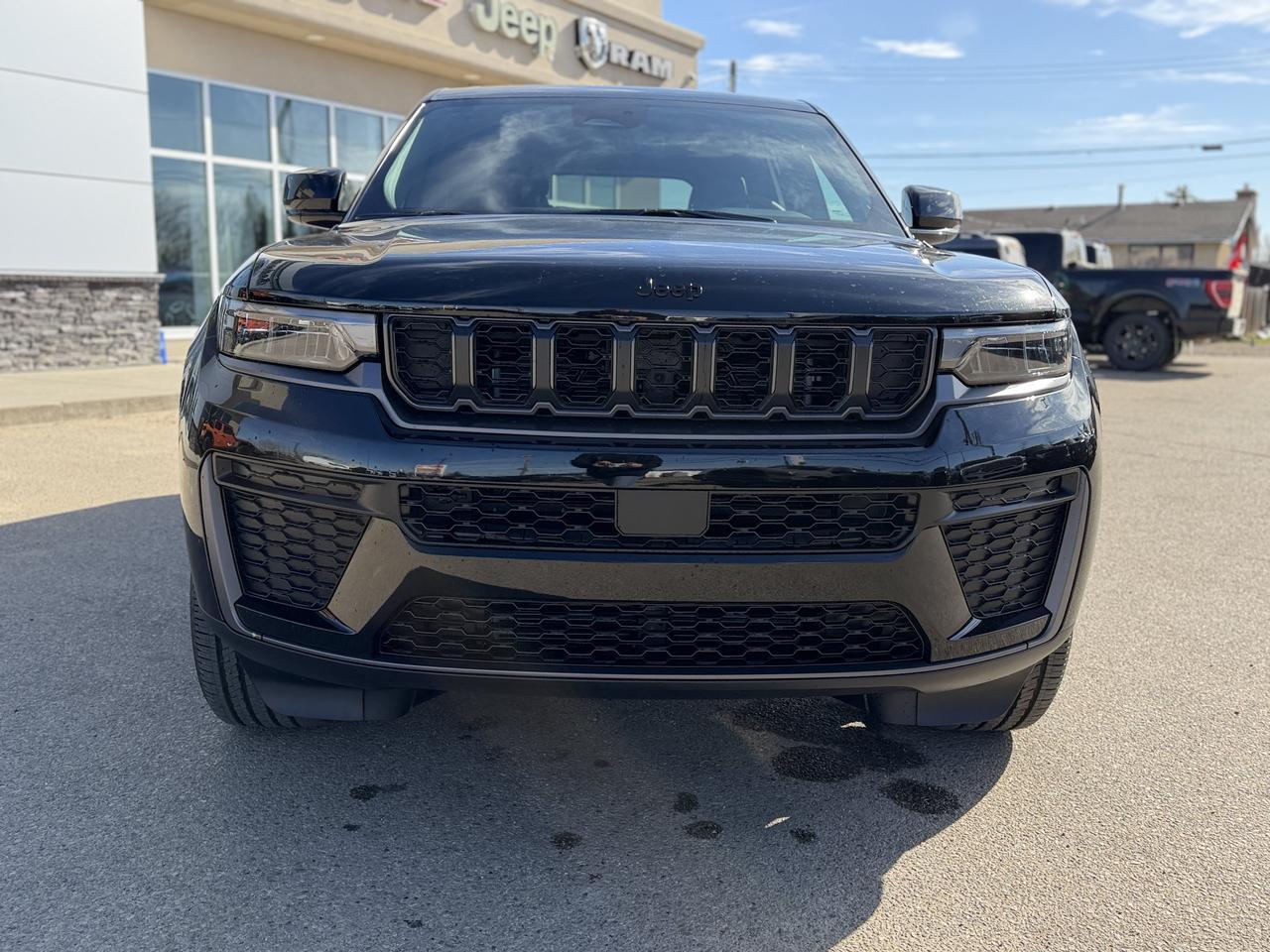 2026 Jeep Grand Cherokee Altitude 4WD | 2L Turbo | NAV | Heated Seats | ParkSense | 20IN Wheels Redwater AB
