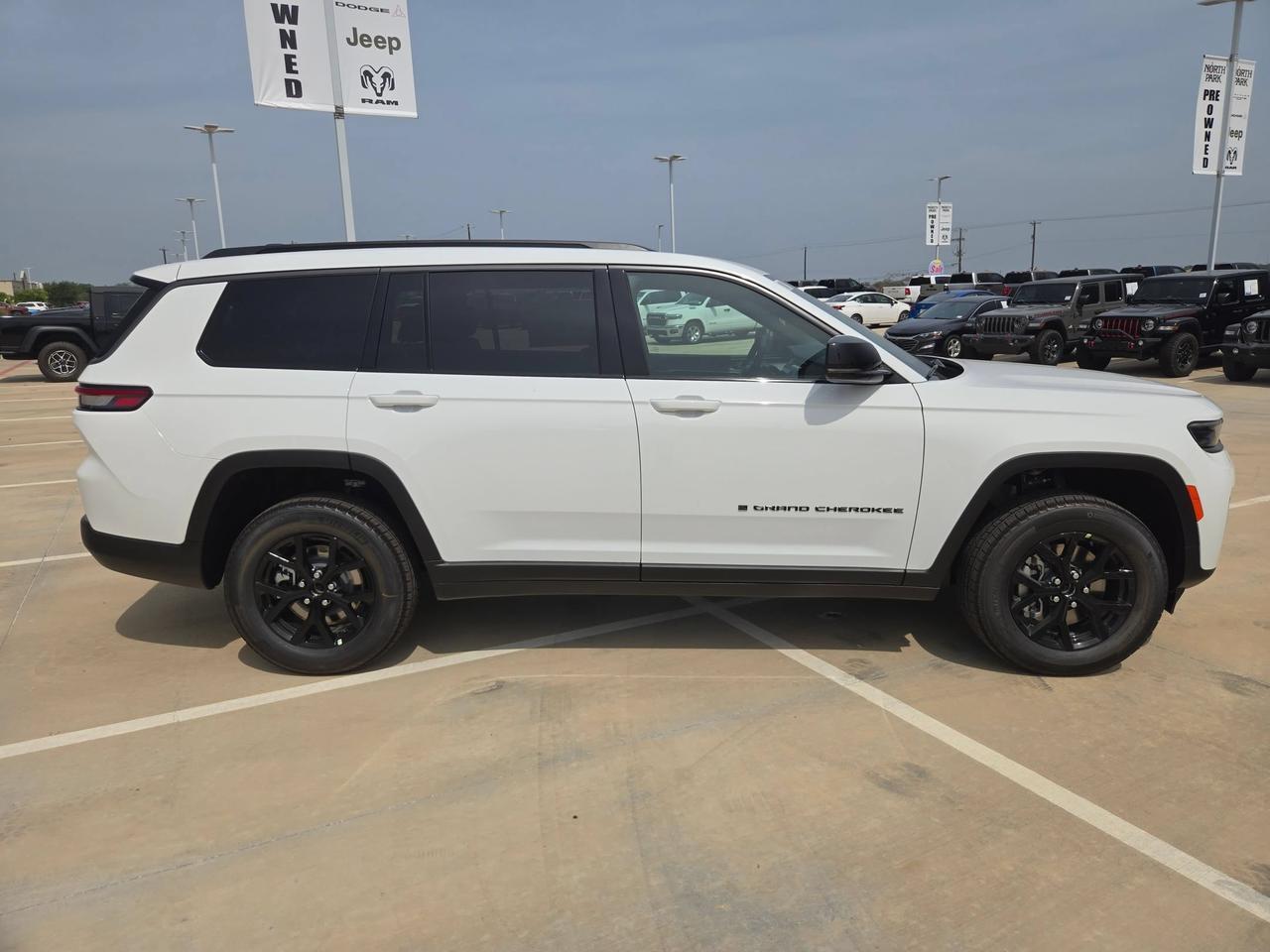 2026 Jeep Grand Cherokee L Laredo Altitude