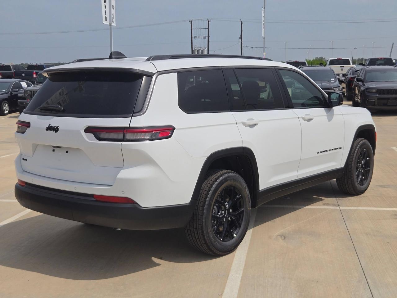 2026 Jeep Grand Cherokee L Laredo Altitude
