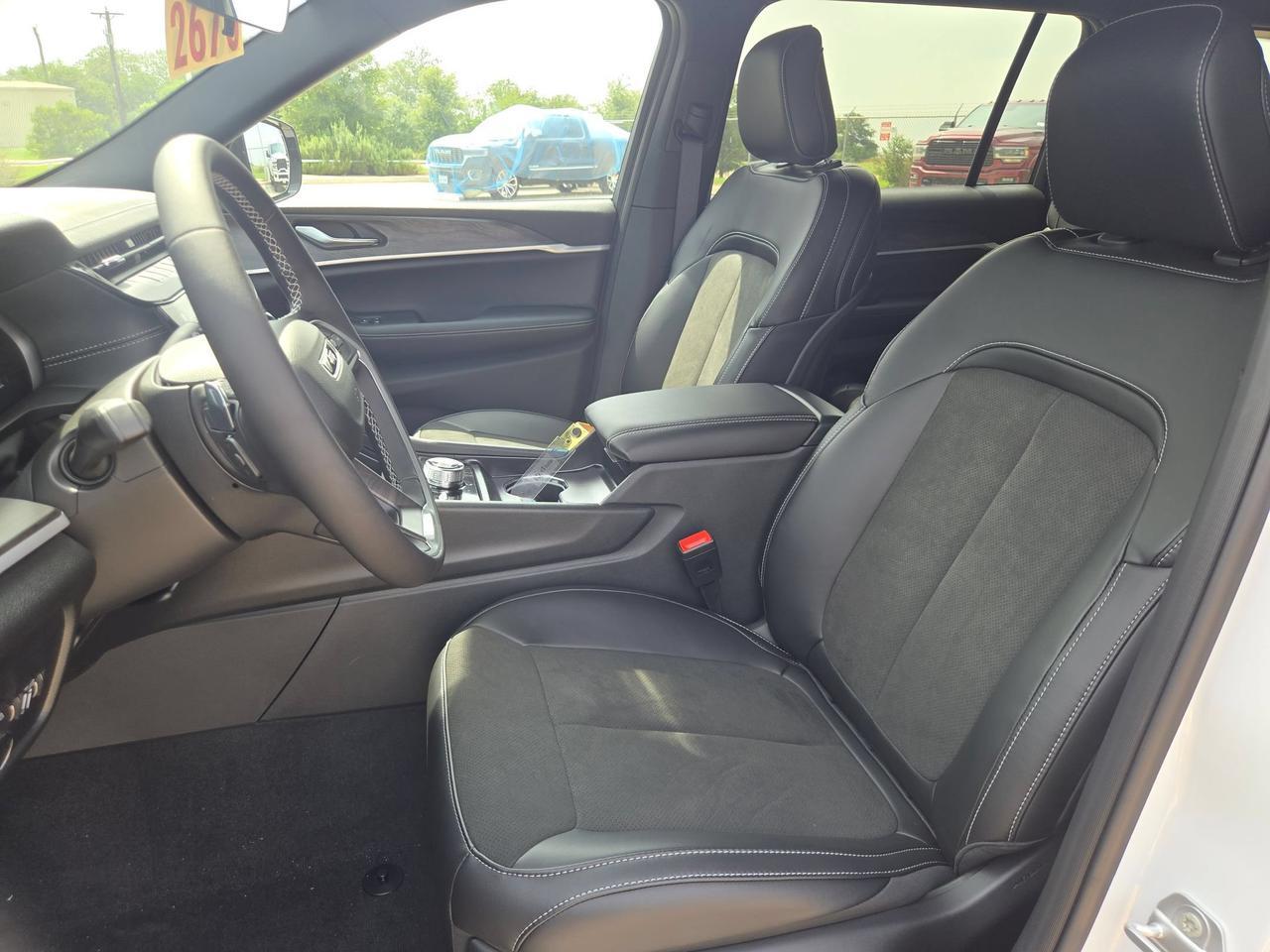 2026 Jeep Grand Cherokee L Laredo Altitude Castroville TX