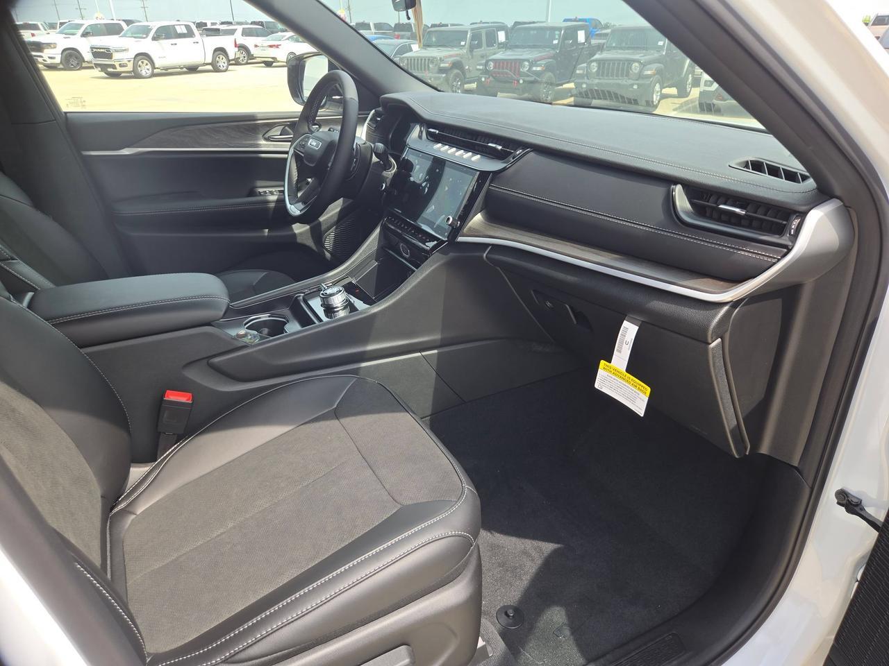 2026 Jeep Grand Cherokee L Laredo Altitude Castroville TX