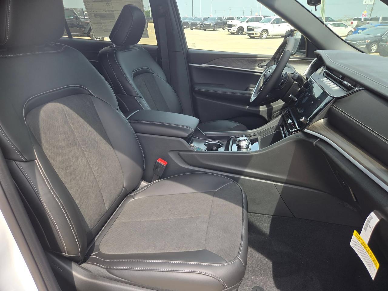 2026 Jeep Grand Cherokee L Laredo Altitude Castroville TX