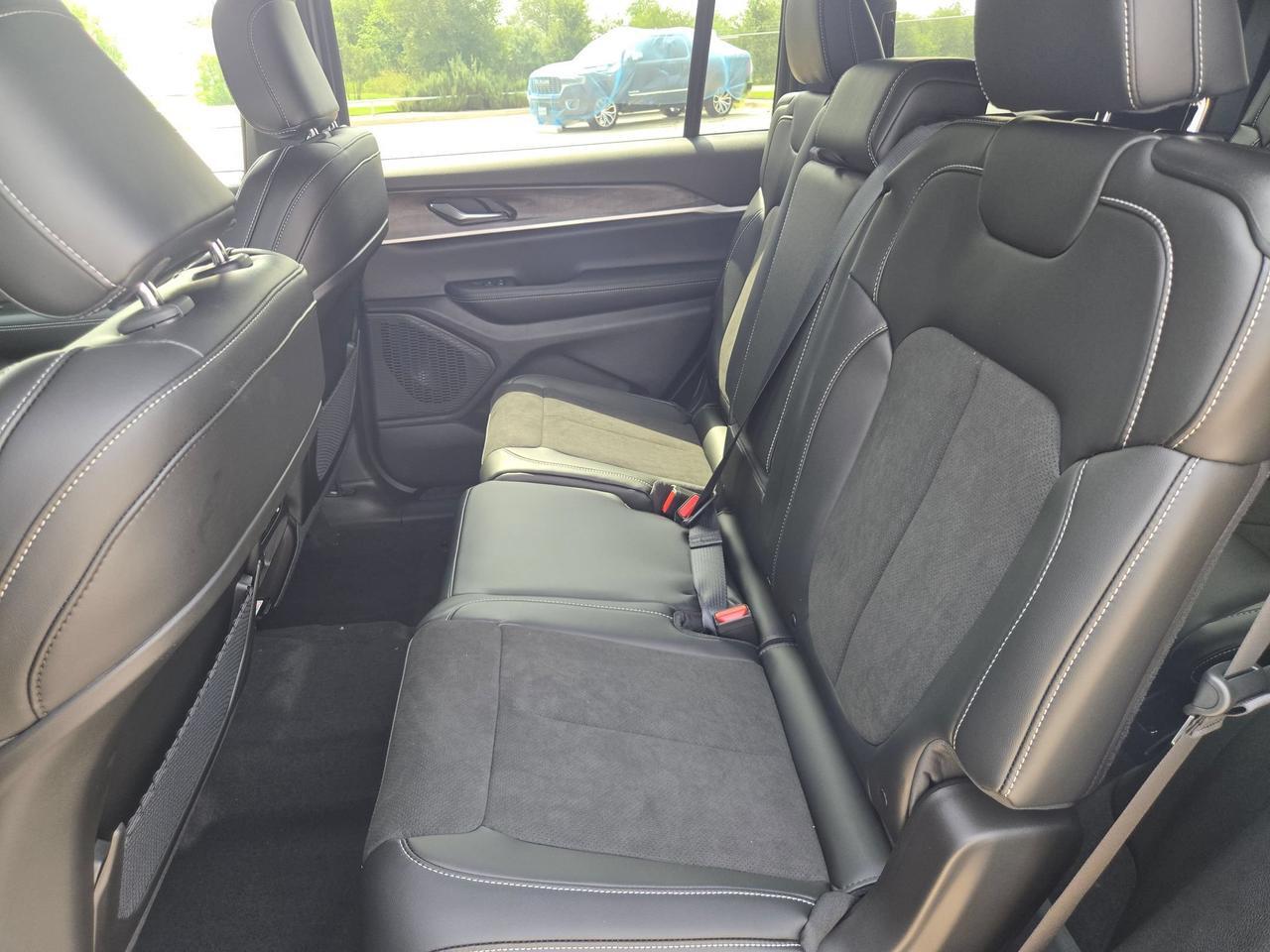 2026 Jeep Grand Cherokee L Laredo Altitude Castroville TX