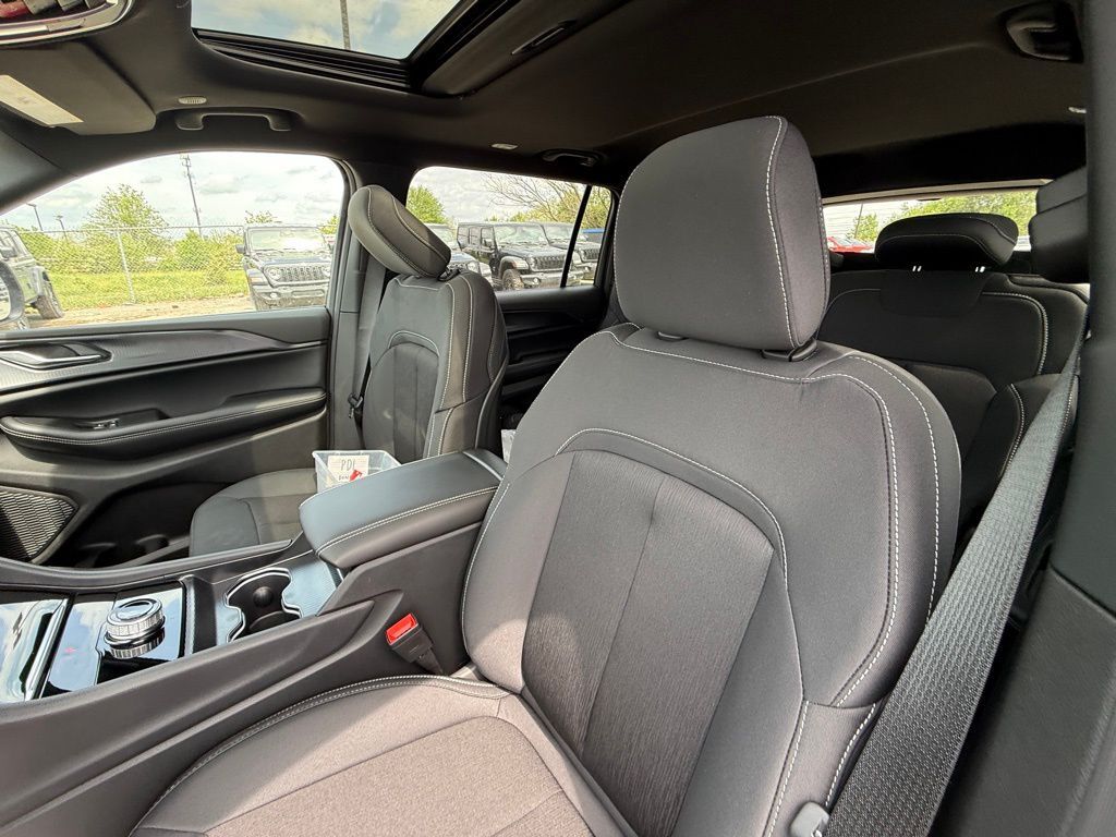 2026 Jeep Grand Cherokee L Laredo Crestwood KY