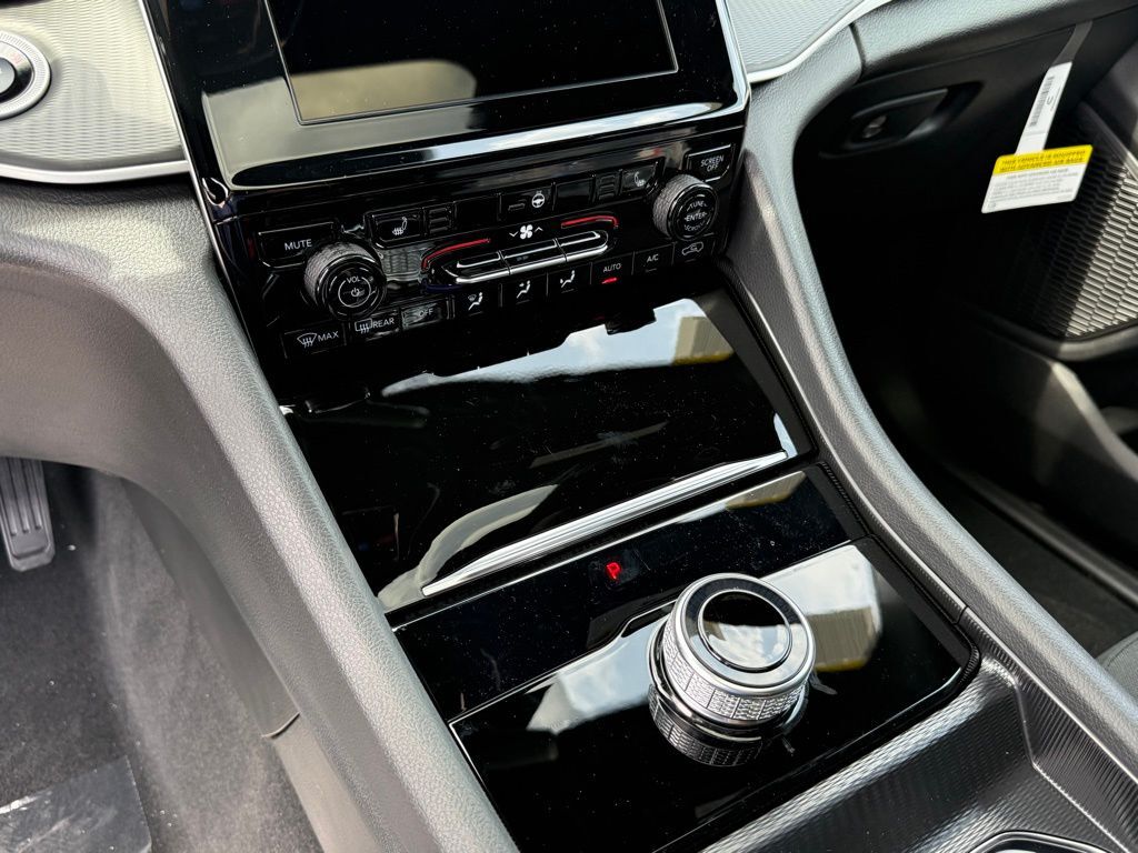 2026 Jeep Grand Cherokee L Laredo Crestwood KY