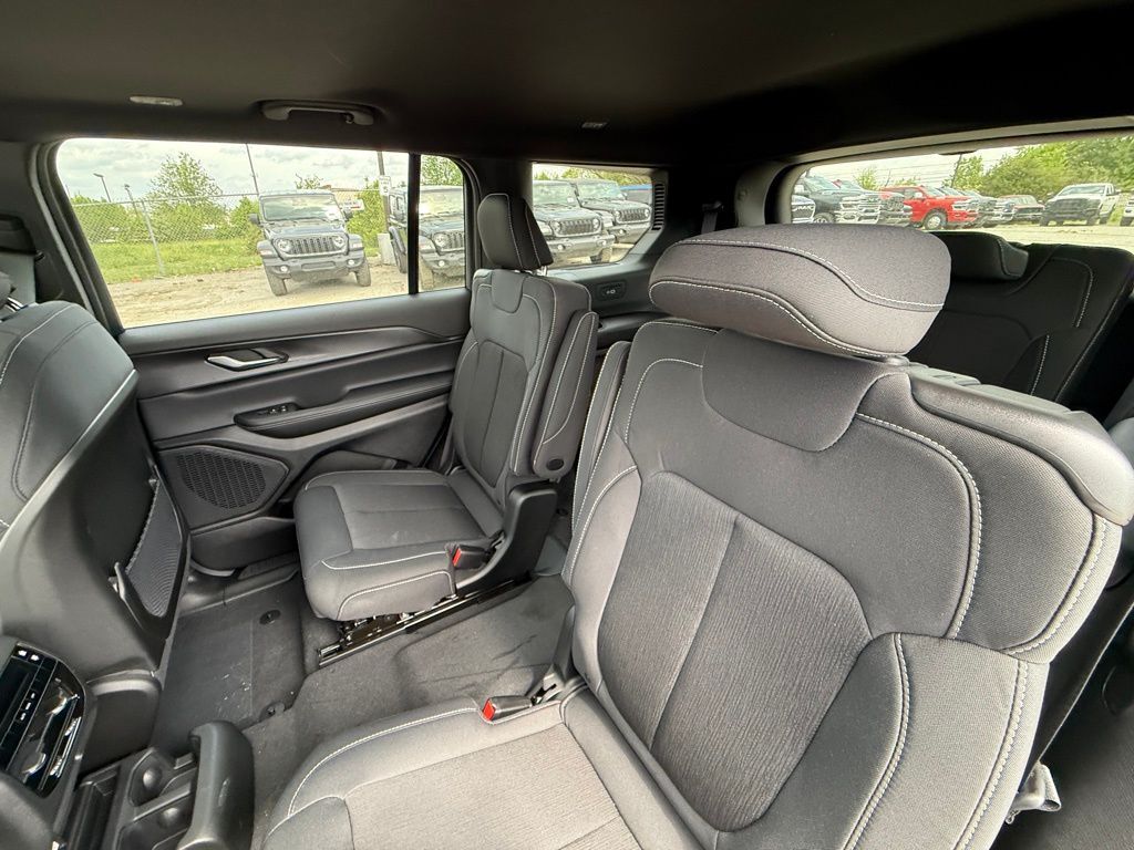 2026 Jeep Grand Cherokee L Laredo Crestwood KY