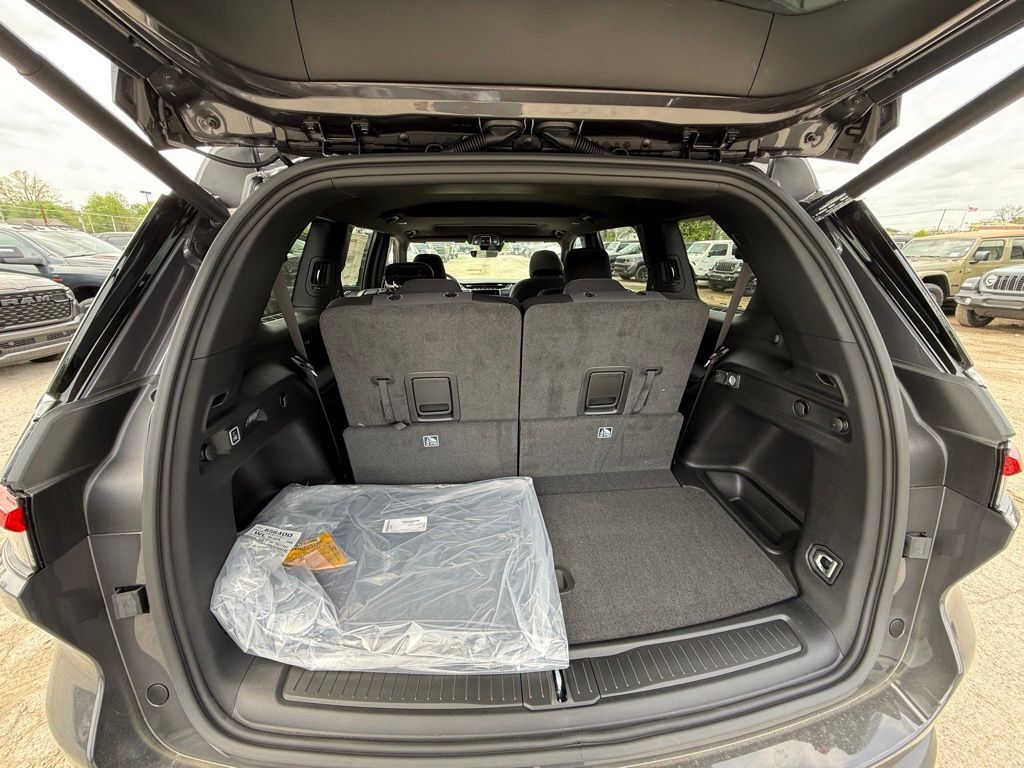 2026 Jeep Grand Cherokee L Laredo Crestwood KY