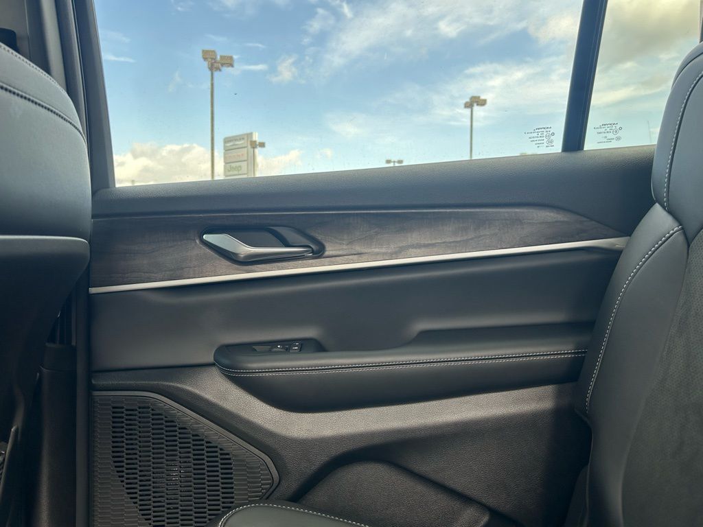 2026 Jeep Grand Cherokee L Laredo Crestwood KY