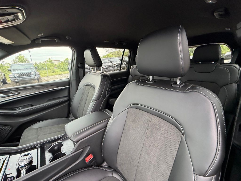 2026 Jeep Grand Cherokee L Laredo Crestwood KY