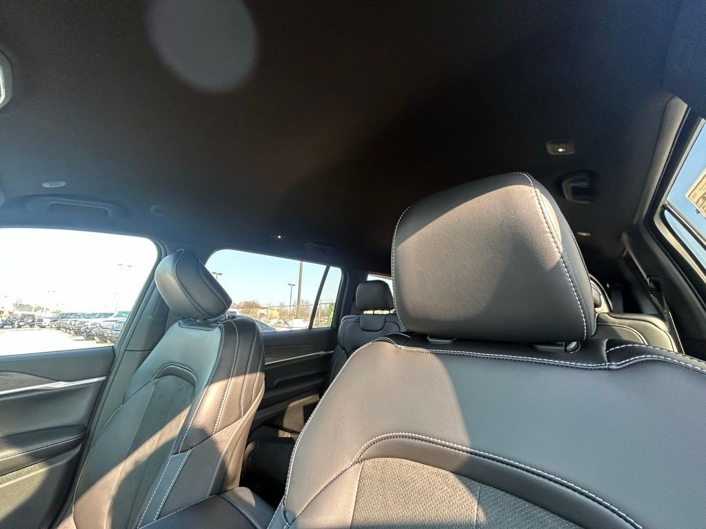 2026 Jeep Grand Cherokee L Laredo Crestwood KY