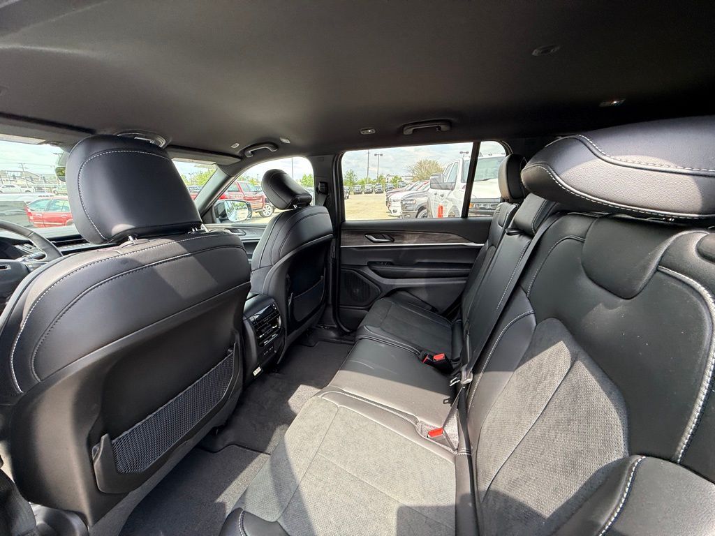 2026 Jeep Grand Cherokee L Laredo Crestwood KY