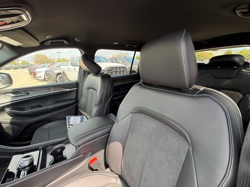 2026 Jeep Grand Cherokee L Laredo Crestwood KY