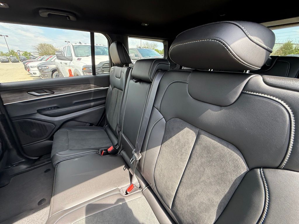 2026 Jeep Grand Cherokee L Laredo Crestwood KY