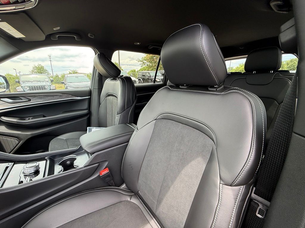 2026 Jeep Grand Cherokee L Laredo Crestwood KY