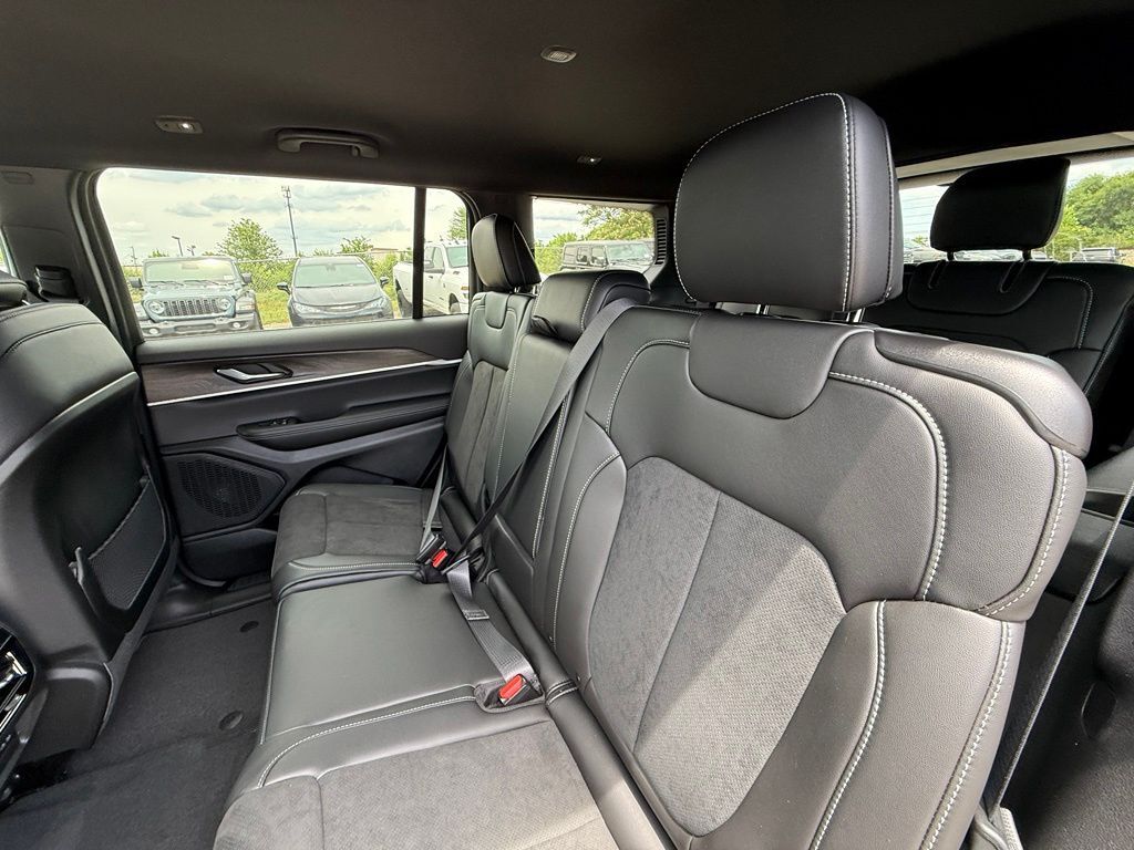 2026 Jeep Grand Cherokee L Laredo Crestwood KY