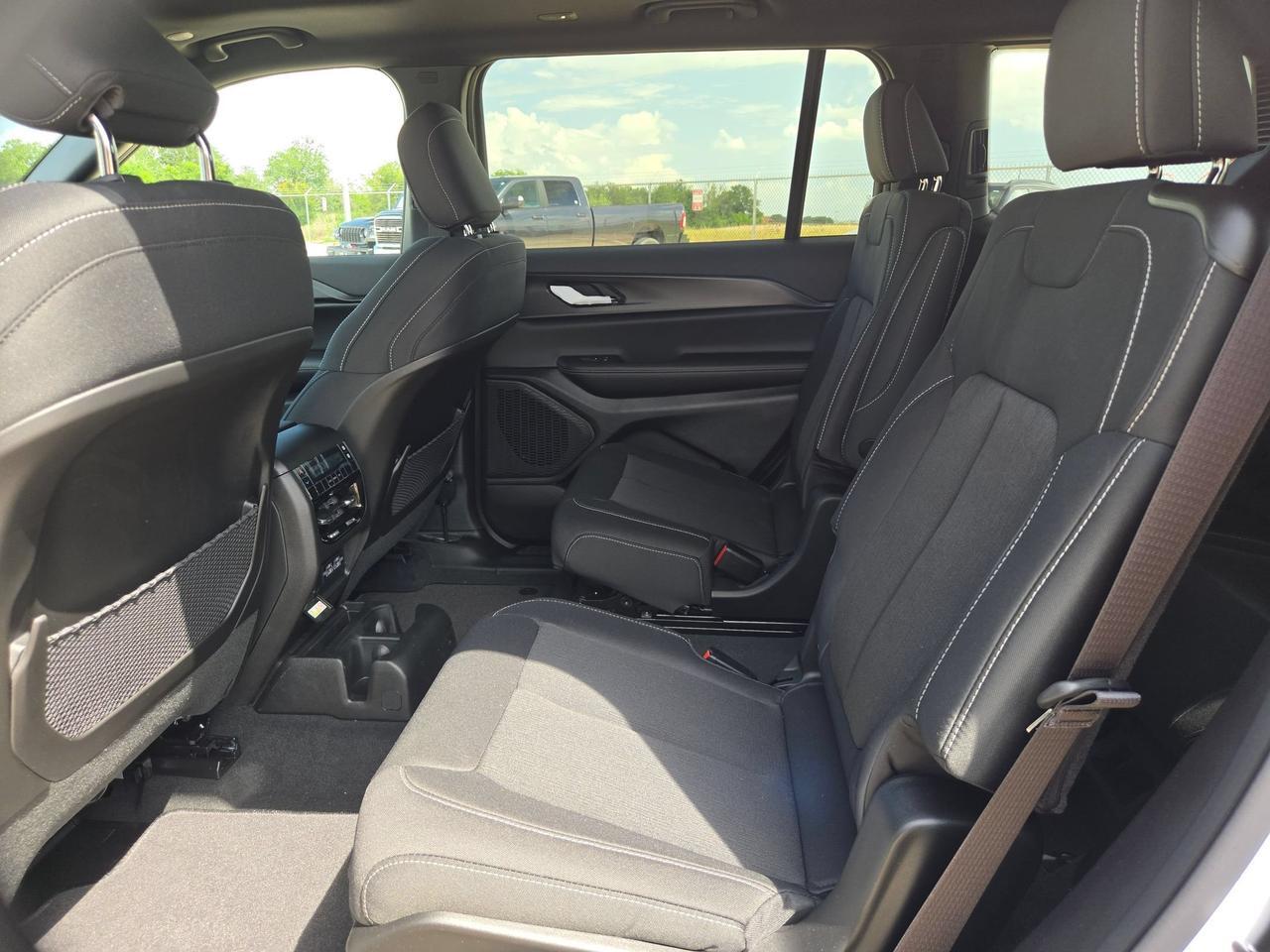 2026 Jeep Grand Cherokee L Laredo X Castroville TX