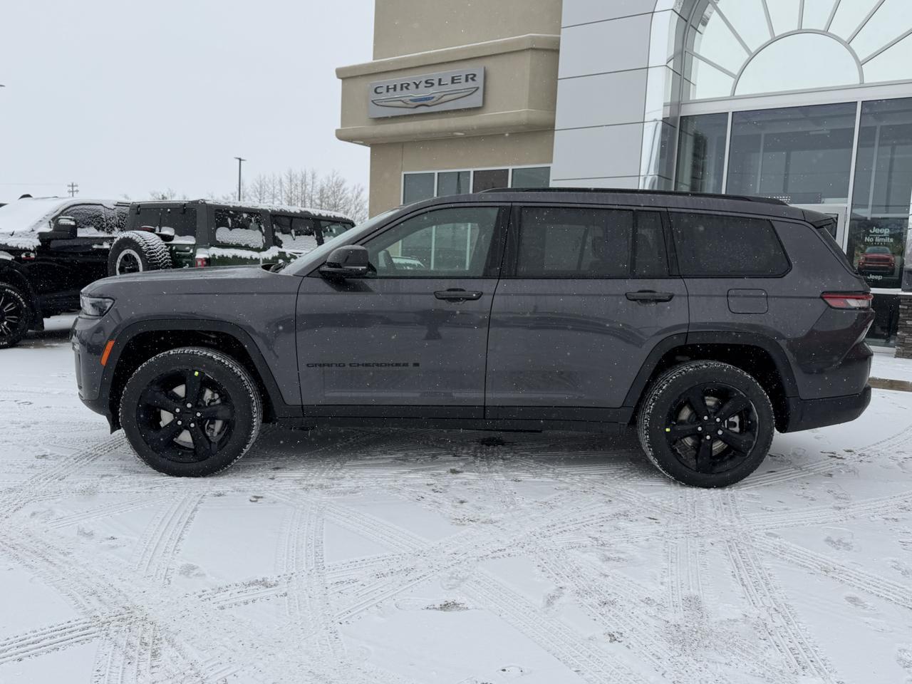2026 Jeep Grand Cherokee L Limited 4x4 | 2L Turbo | Dual Pane Sunroof | NAV | Heated Seats | Interior Camera Redwater AB
