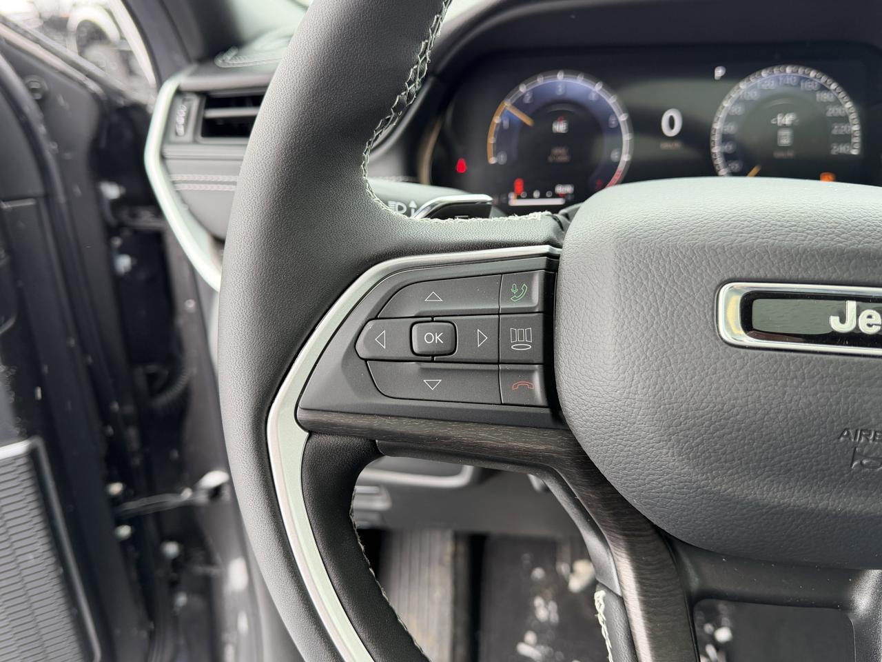 2026 Jeep Grand Cherokee L Limited 4x4 | 2L Turbo | Dual Pane Sunroof | NAV | Heated Seats | Interior Camera Redwater AB