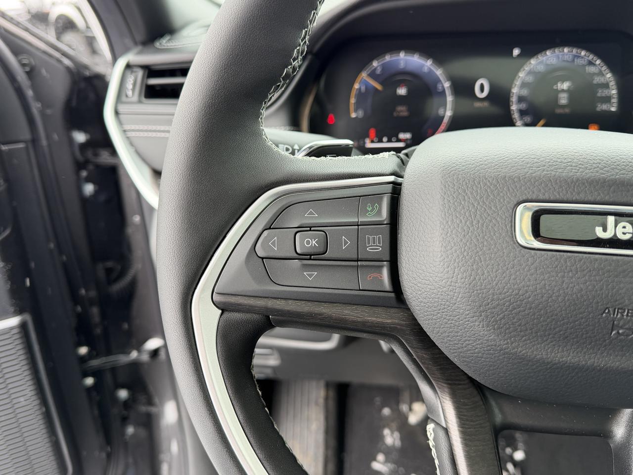 2026 Jeep Grand Cherokee L Limited 4x4 | 2L Turbo | Dual Pane Sunroof | NAV | Heated Seats | Interior Camera Redwater AB