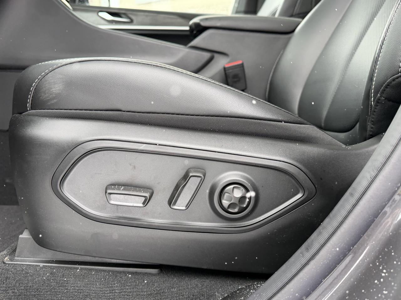 2026 Jeep Grand Cherokee L Limited 4x4 | 2L Turbo | Dual Pane Sunroof | NAV | Heated Seats | Interior Camera Redwater AB