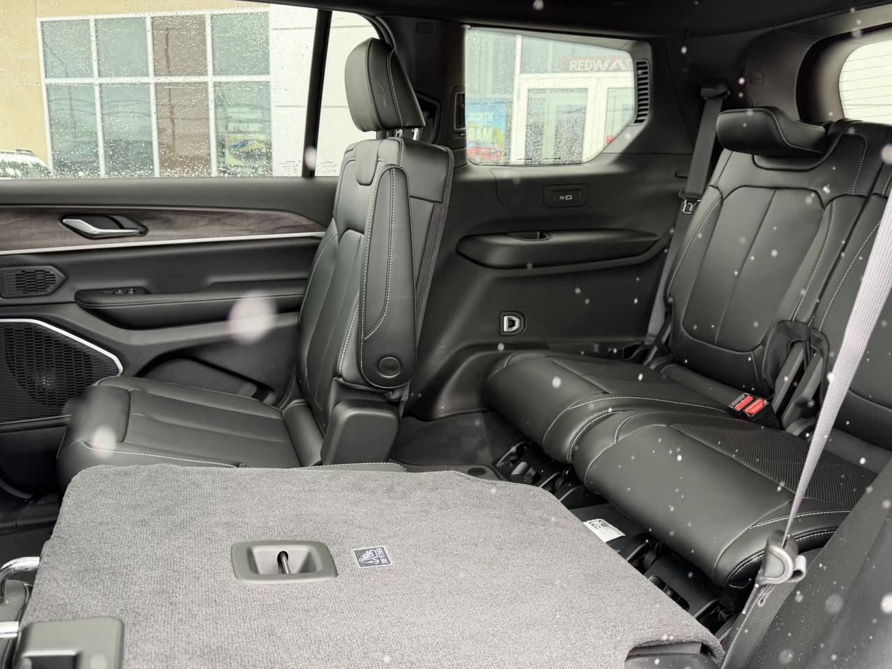 2026 Jeep Grand Cherokee L Limited 4x4 | 2L Turbo | Dual Pane Sunroof | NAV | Heated Seats | Interior Camera Redwater AB