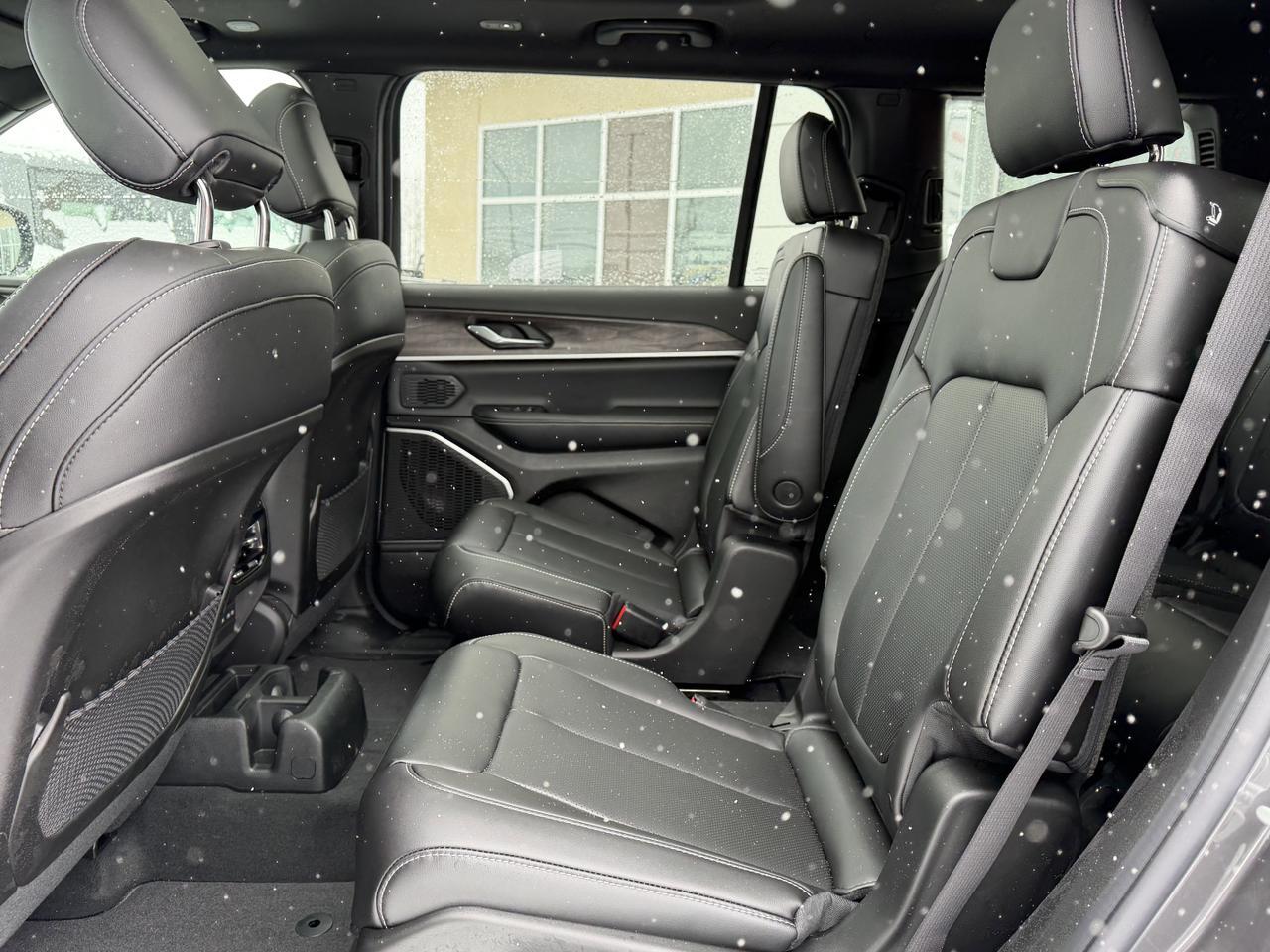 2026 Jeep Grand Cherokee L Limited 4x4 | 2L Turbo | Dual Pane Sunroof | NAV | Heated Seats | Interior Camera Redwater AB