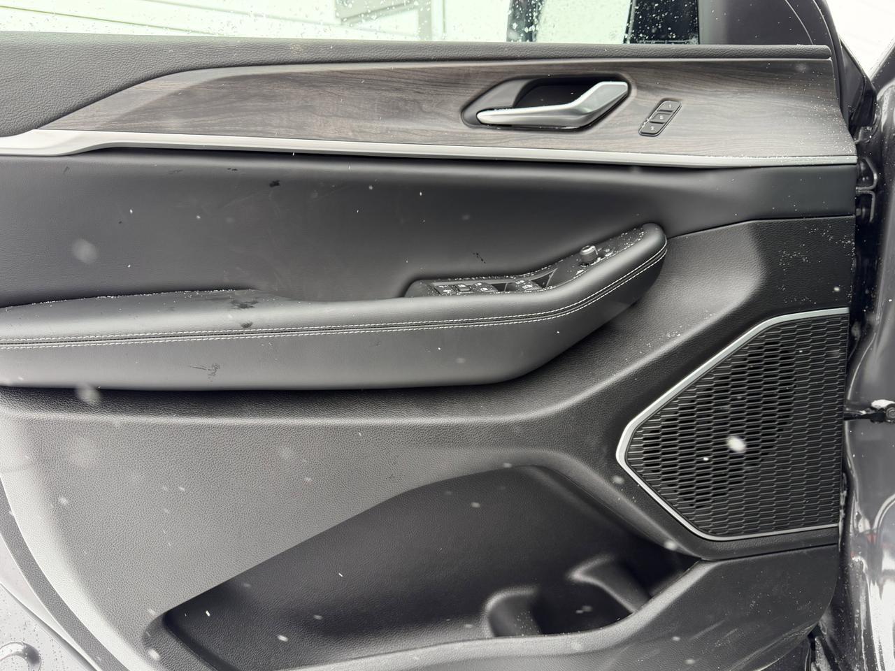 2026 Jeep Grand Cherokee L Limited 4x4 | 2L Turbo | Dual Pane Sunroof | NAV | Heated Seats | Interior Camera Redwater AB