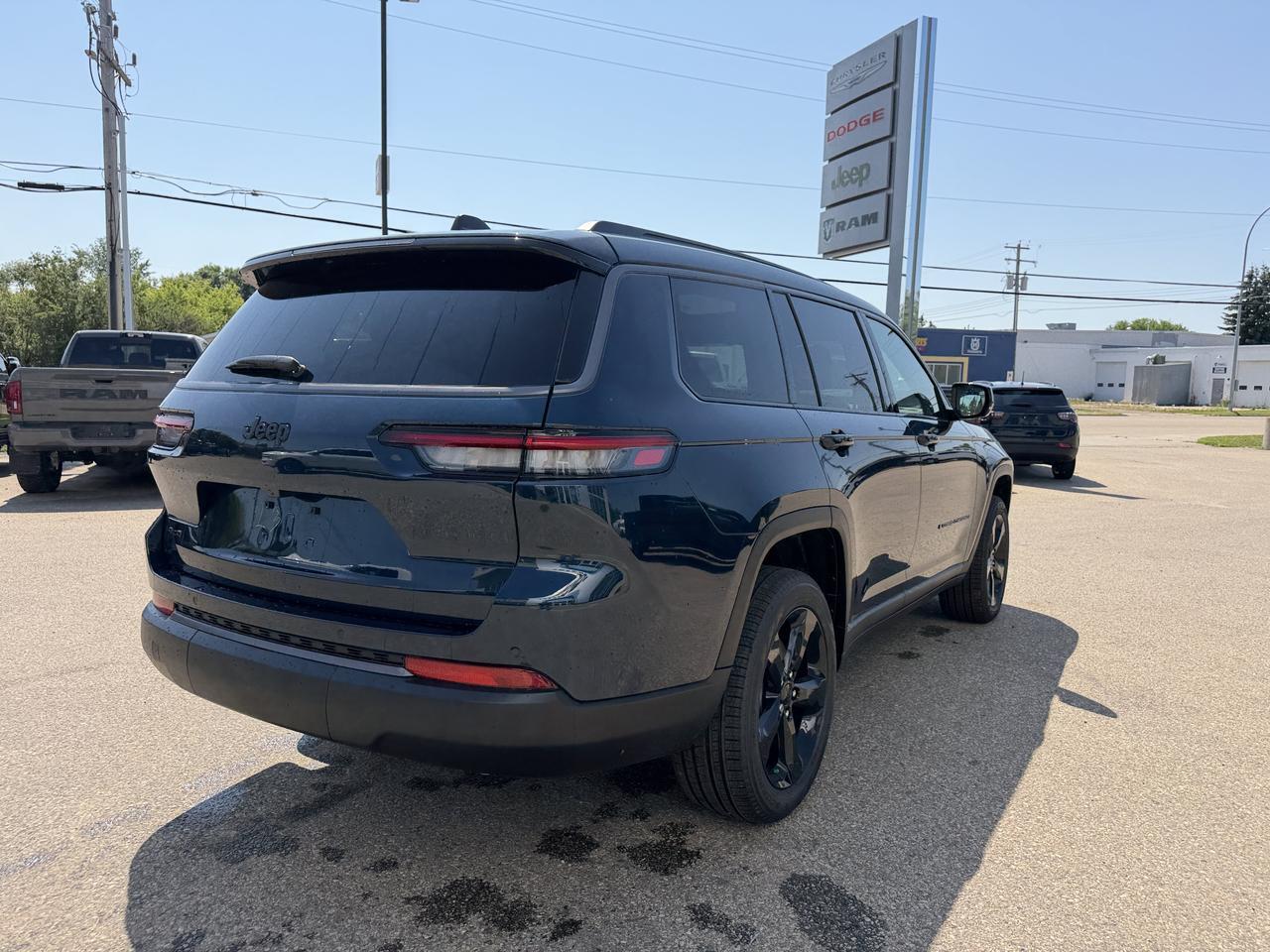 2026 Jeep Grand Cherokee L Limited Altitude 4x4 SUV | 2L Turbo | Baltic Grey | Dual Pane Sunroof | NAV Redwater AB