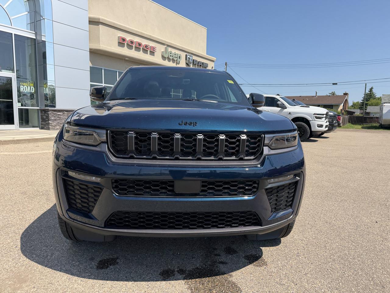 2026 Jeep Grand Cherokee L Limited Altitude 4x4 SUV | 2L Turbo | Baltic Grey | Dual Pane Sunroof | NAV Redwater AB