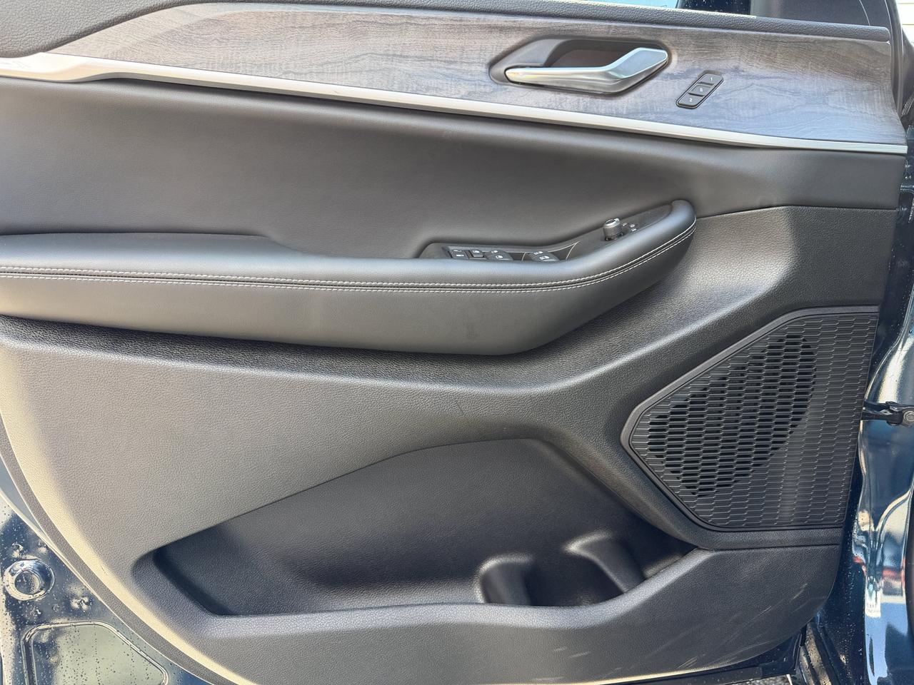 2026 Jeep Grand Cherokee L Limited Altitude 4x4 SUV | 2L Turbo | Baltic Grey | Dual Pane Sunroof | NAV Redwater AB