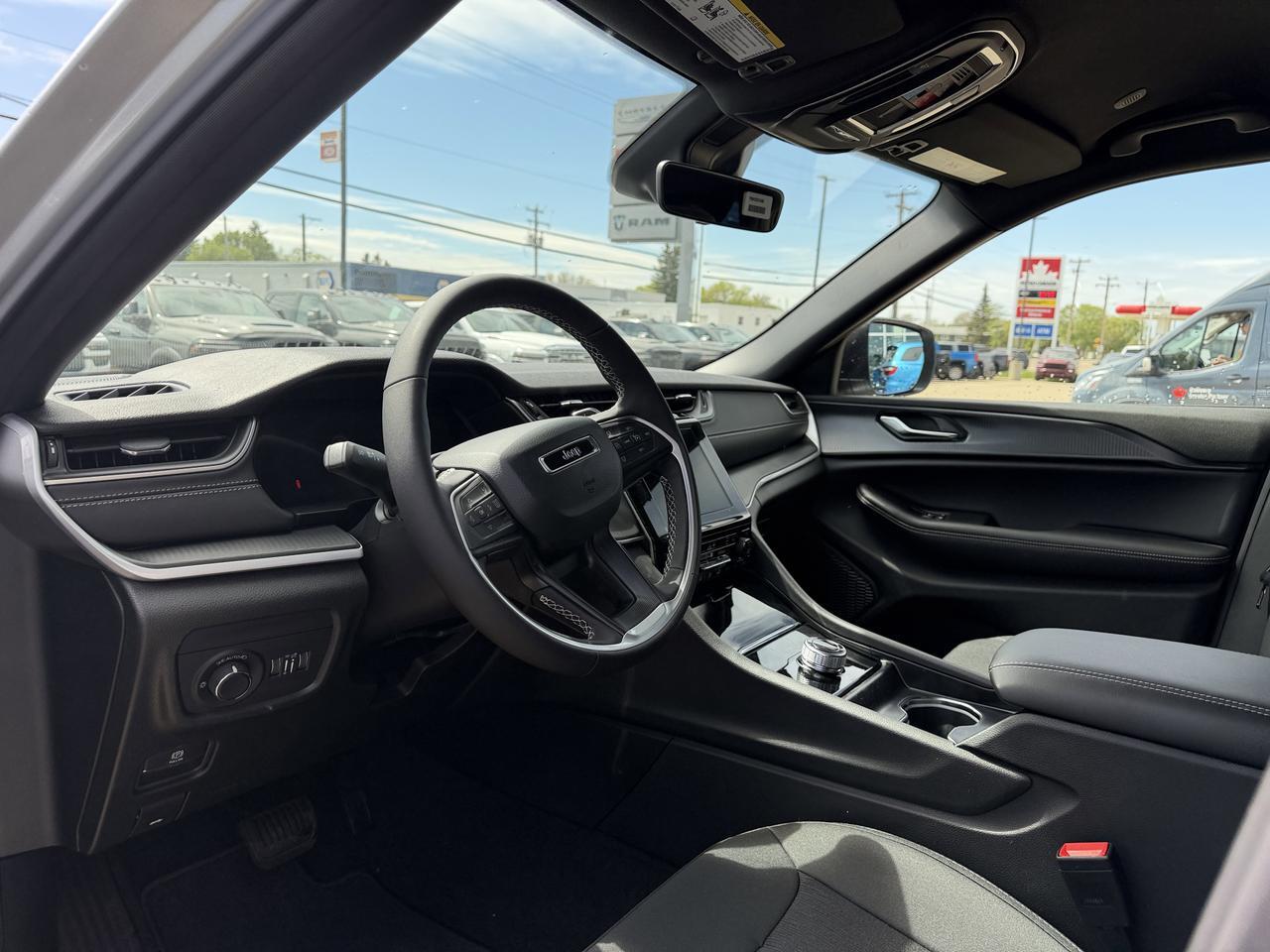 2026 Jeep Grand Cherokee Laredo 4x4 | Silver Zynith | V6 | NAV | Heated Seats | Rearview Camera | Towing | Keyless Entry Redwater AB