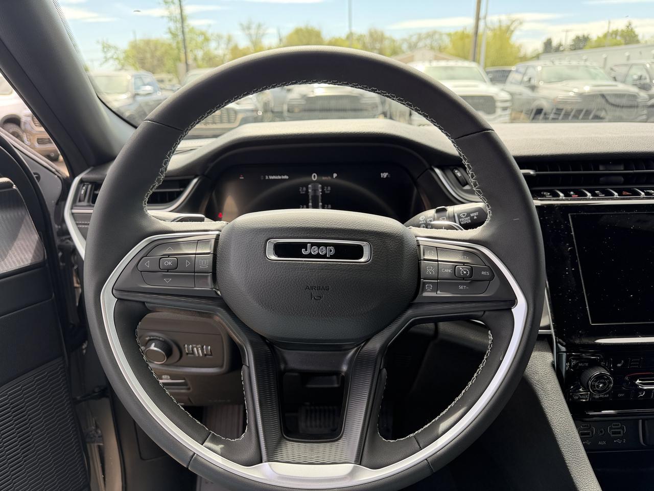 2026 Jeep Grand Cherokee Laredo 4x4 | Silver Zynith | V6 | NAV | Heated Seats | Rearview Camera | Towing | Keyless Entry Redwater AB