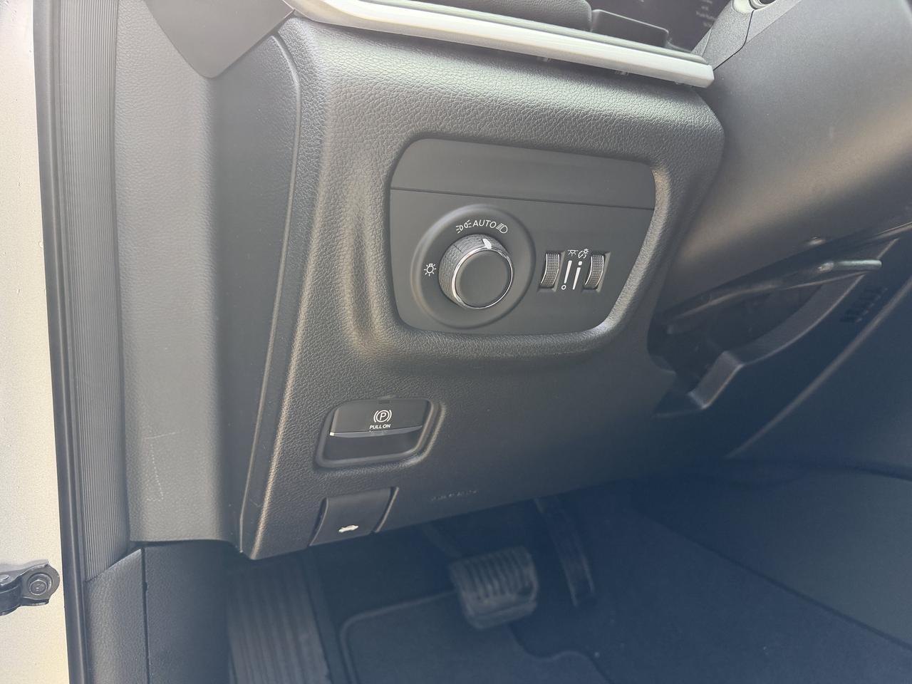2026 Jeep Grand Cherokee Laredo 4x4 | Silver Zynith | V6 | NAV | Heated Seats | Rearview Camera | Towing | Keyless Entry Redwater AB